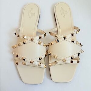 Valentino Garavani Mystic White Gold Strappy Rockstud Flat sandals EU 41